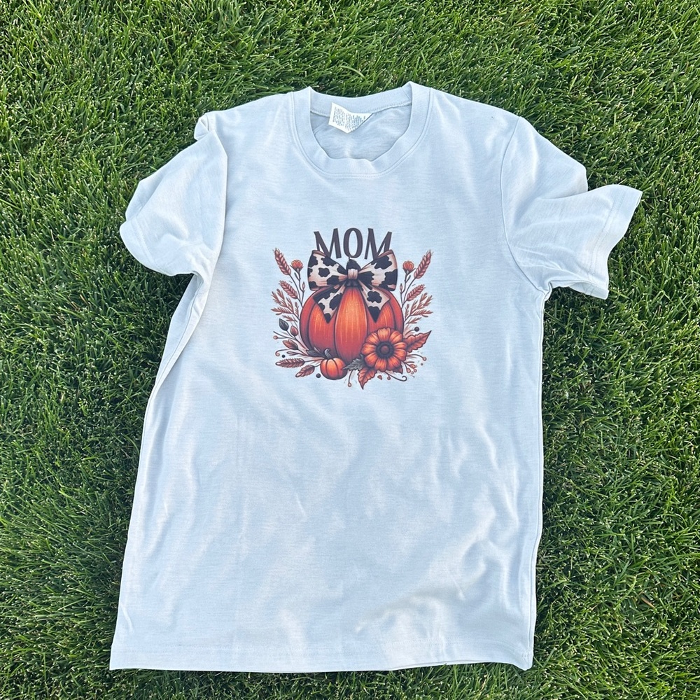 Marker White 'Mom' Graphic Sweatshirt